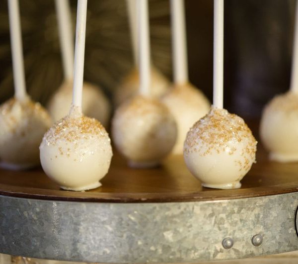 Whit Chocolate Cake Pops